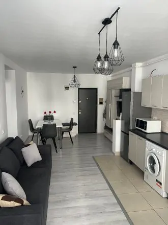 Ofer apartament 2 camere spre inchiriere